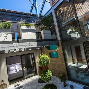 Be Loft Pool & Couette-café